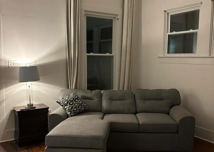 Modern Cajun Retreat Near Downtown *