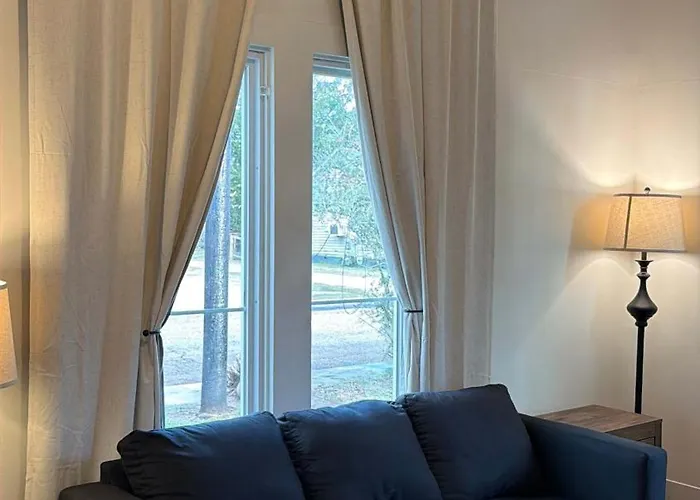 Modern Cajun Retreat Near Downtown Hébergement de vacances Lafayette