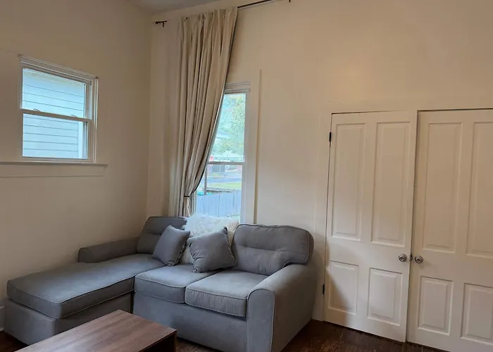 Modern Cajun Retreat Near Downtown Hébergement de vacances